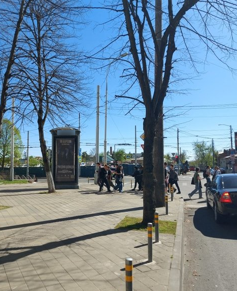 Фотография рекламного носителя, тип: Пиллар 3x1.4, адрес: Седина ул., д.35 X Мира ул., Краснодар, Краснодарский край, Россия. Сторона A №1349442