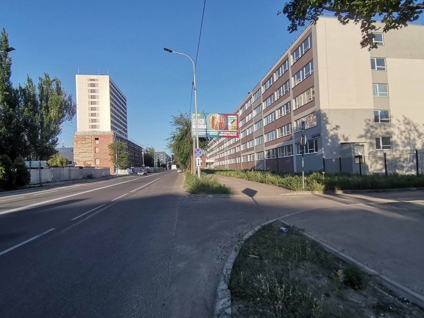 Фотография рекламного носителя, тип: Билборд 3x6, адрес: Университетская ул., д.7, Донецк, Донецкая область, Россия. Сторона А №1348485