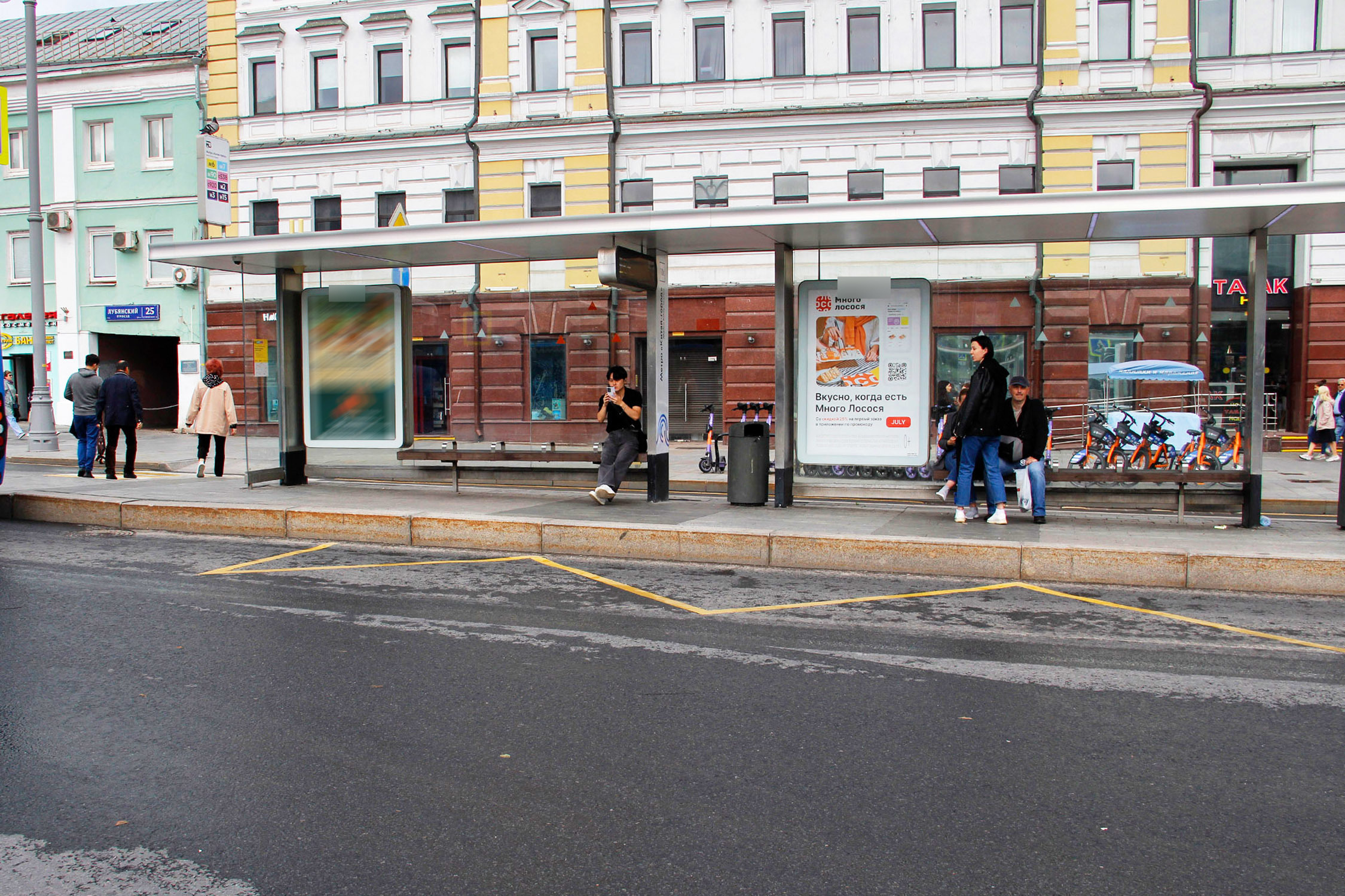 Фотография рекламного носителя, тип: Остановка 1.8x1.2, адрес: Славянская пл., д.2, Москва, Россия. Сторона Б1 №578004