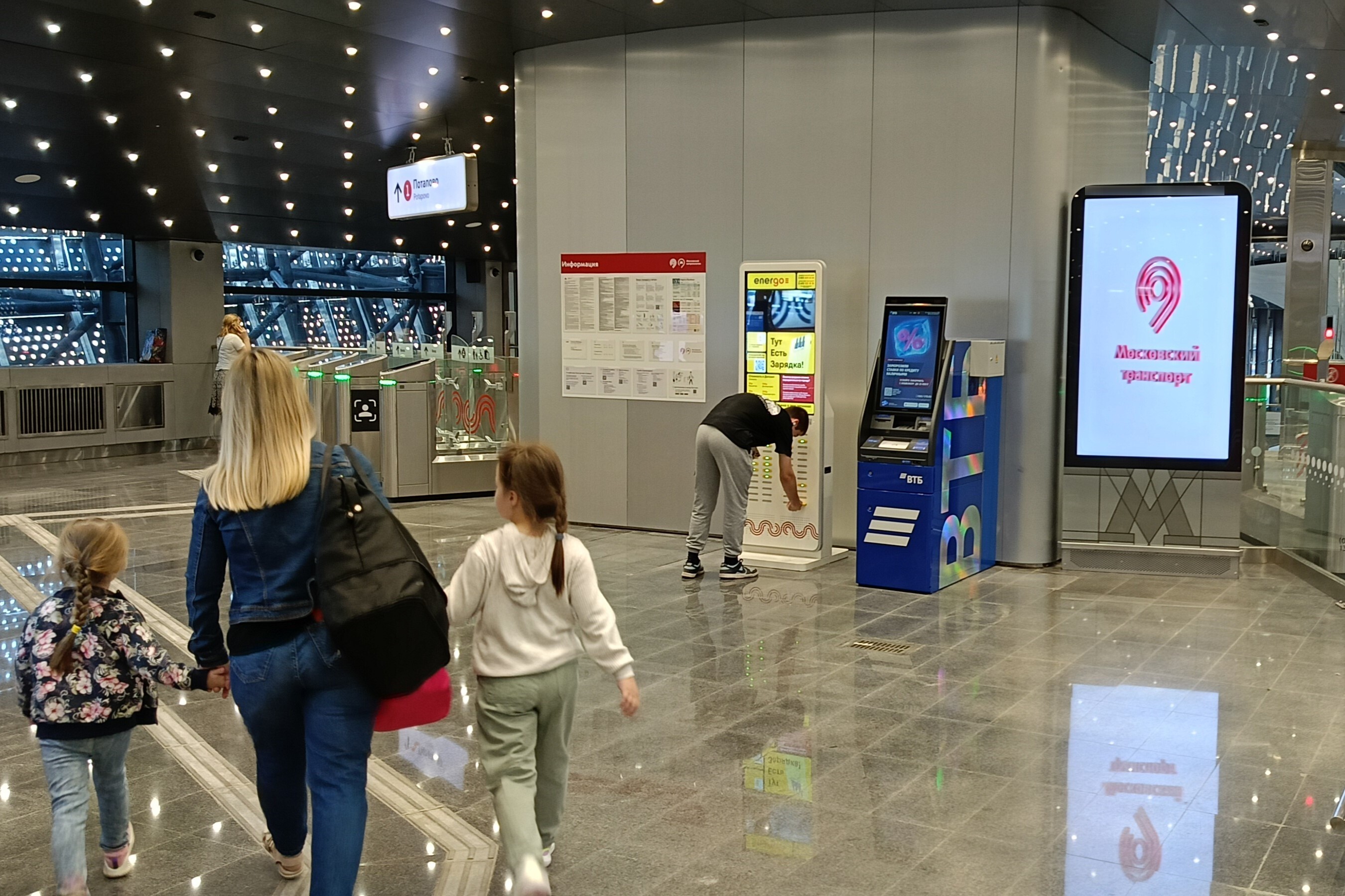Фотография рекламного носителя, тип: Видеоэкран, адрес: Станция метро «Потапово», линия Сокольническая линия, Москва, Россия. Сторона/вариант A1 №1338179