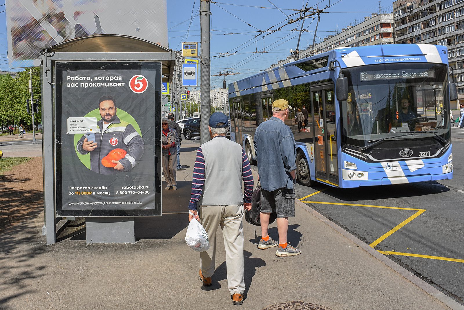 Фотография рекламного носителя, тип: Остановка 1.8x1.2, адрес: Наличная ул., д.28 Х Нахимова ул., Санкт-Петербург, Россия. Сторона В №164254