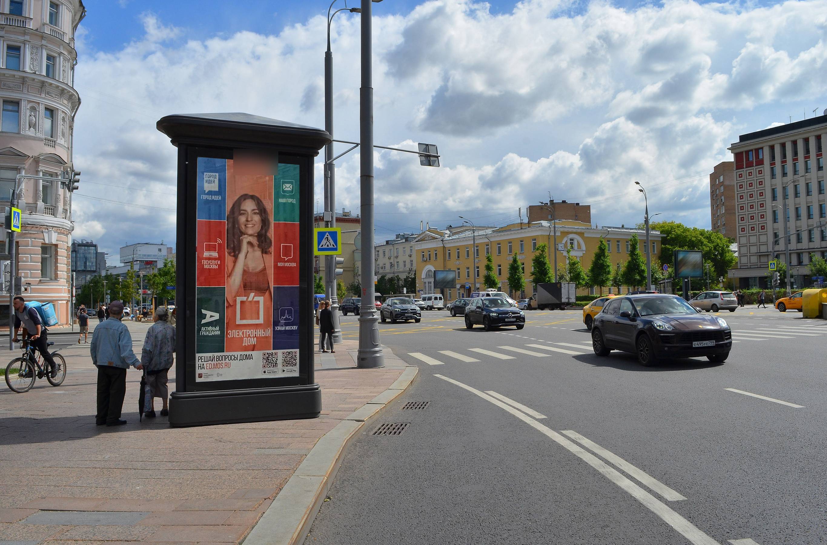 Фотография рекламного носителя, тип: Пиллар 3x1.4, адрес: Смоленский б-р., д.2 Х Зубовская ул., Москва, Россия. Сторона Б №329998