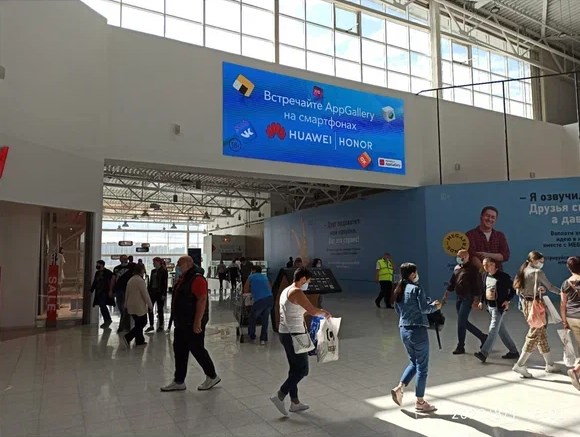 Фотография рекламного носителя, тип: Видеоэкран, адрес: Торговый центр «Мега Парнас», Порошкино д., 117 000м внешнего кольца КАД, стр.1, Ленинградская область, Россия. Сторона/вариант №1443022