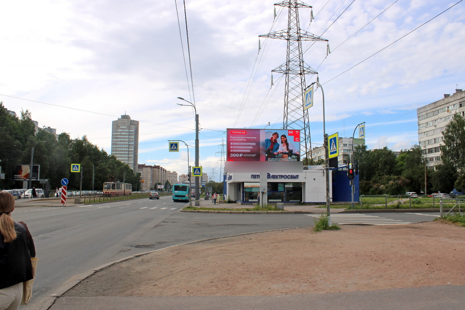 Фотография рекламного носителя, тип: Билборд 3x6, адрес: Испытателей пр-т. Х Серебристый б-р.., д.22, корп.1, Санкт-Петербург, Россия. Сторона А1 №119120