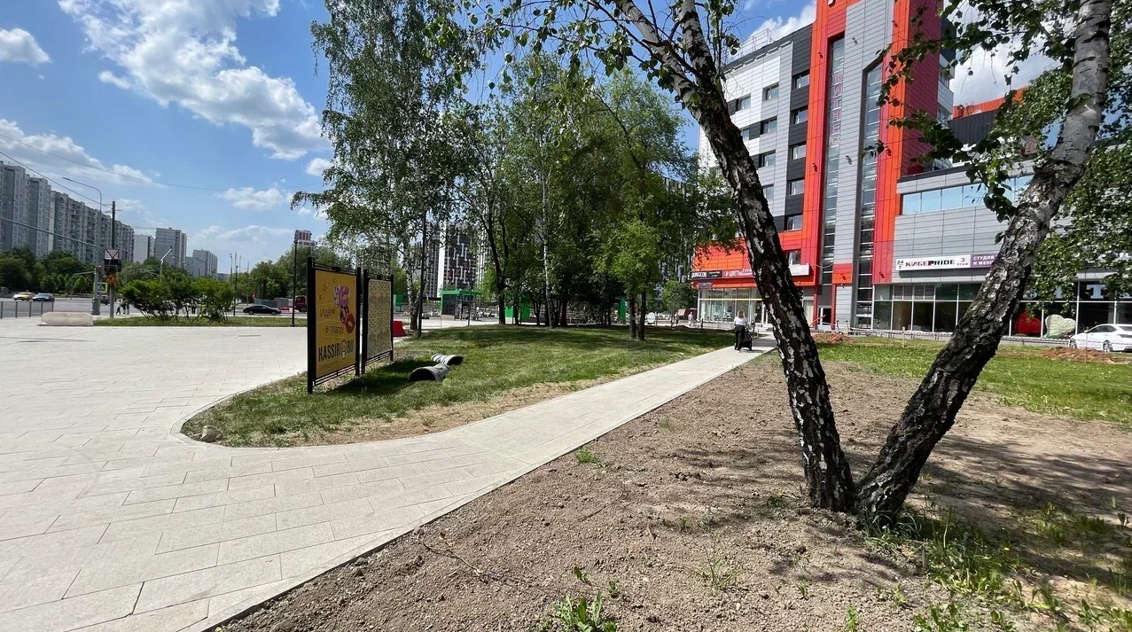 Фотография рекламного носителя, тип: Афиша 1.75x1.8, адрес: 800 Лет Москвы ул., д.1, стенд 2, Москва, Россия. Сторона B №882528