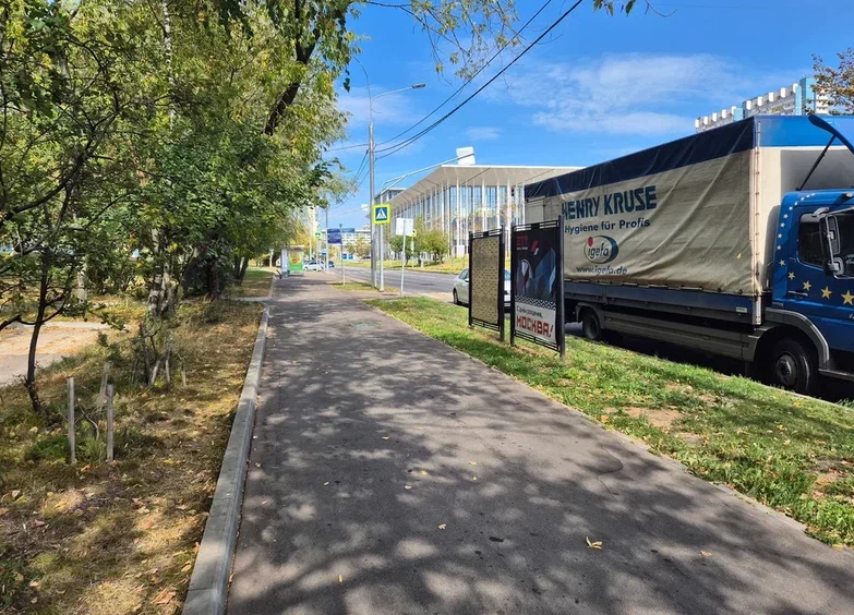 Фотография рекламного носителя, тип: Афиша 1.75x1.8, адрес: Тарусская ул., д.18, корп.2, поз.1, стенд 2, Москва, Россия. Сторона B №873666