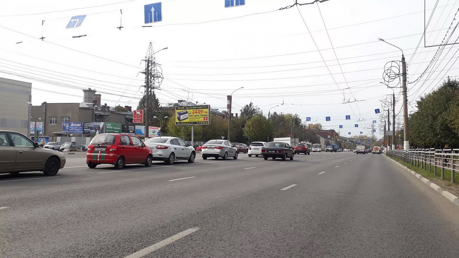 Фотография рекламного носителя, тип: Билборд 3x6, адрес: Калинина пр-т., д.15, корп.1, поз.3, Тверь, Тверская область, Россия. Сторона В1-В3 №228263