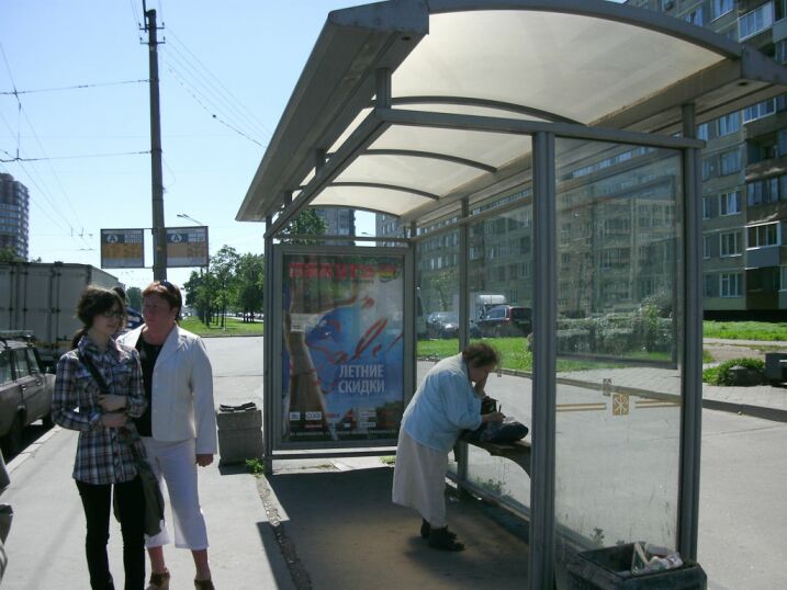 Фотография рекламного носителя, тип: Остановка 1.8x1.2, адрес: Софийская ул., д.31, Санкт-Петербург, Россия. Сторона А №130929