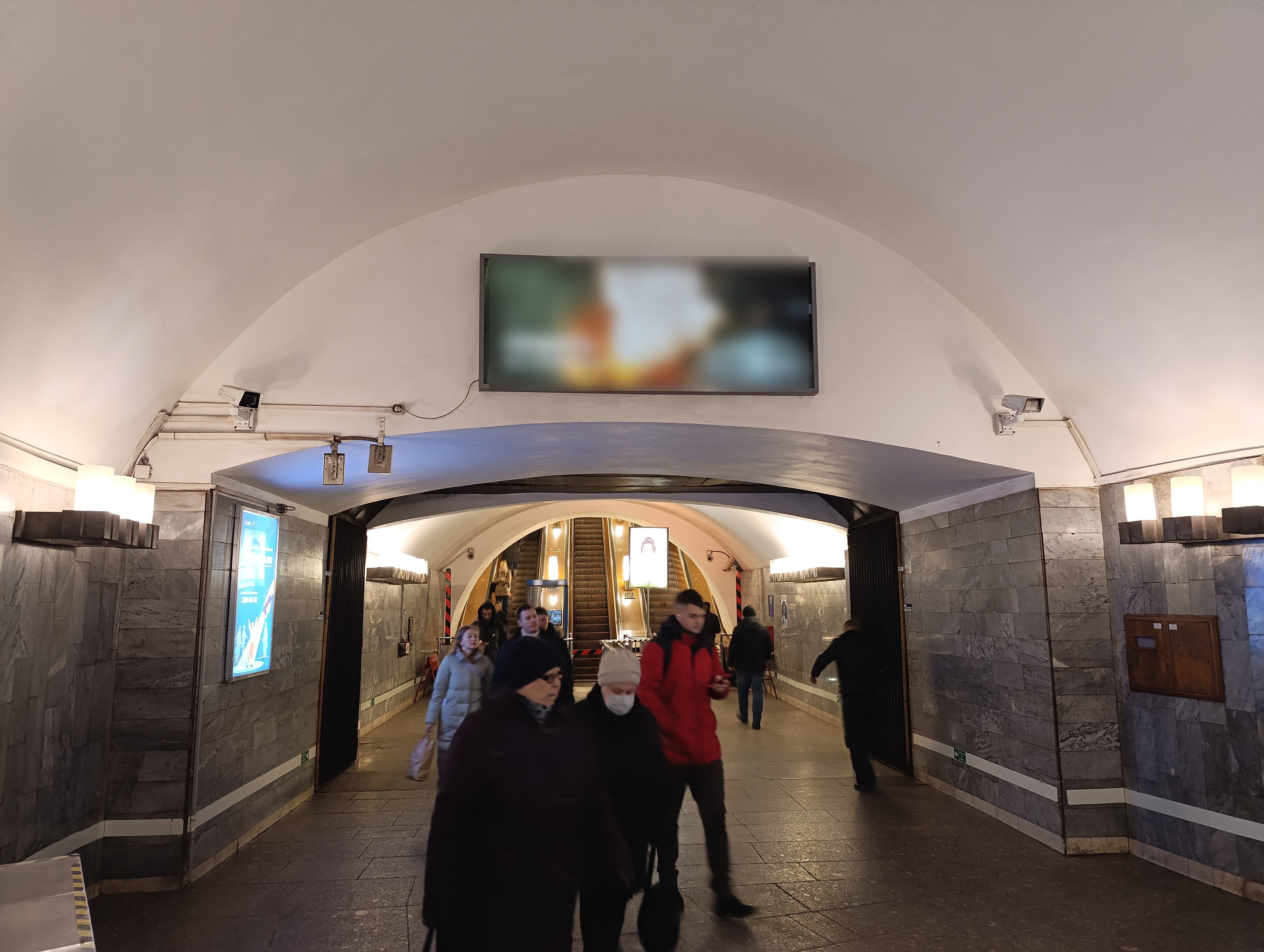 Фотография рекламного носителя, тип: Лайтбокс, адрес: Станция метро «Приморская», линия Невско-Василеостровская, Санкт-Петербург, Россия. Сторона/вариант A №1395869