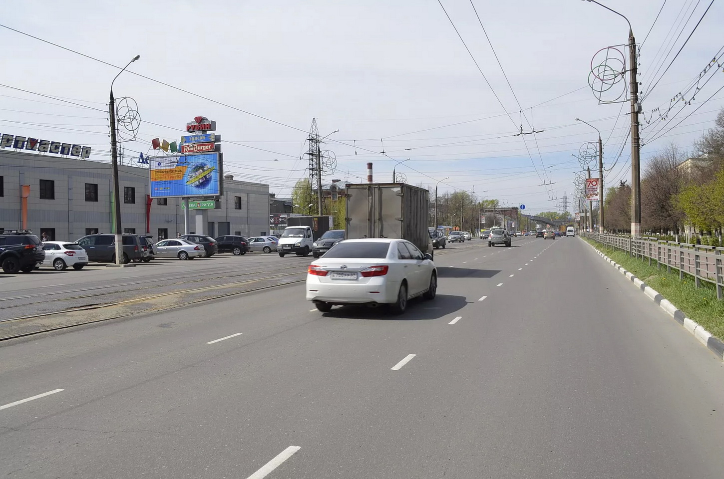 Фотография рекламного носителя, тип: Билборд 3x6, адрес: Калинина пр-т., д.15, корп.1, поз.4, Тверь, Тверская область, Россия. Сторона В1-В3 №228269