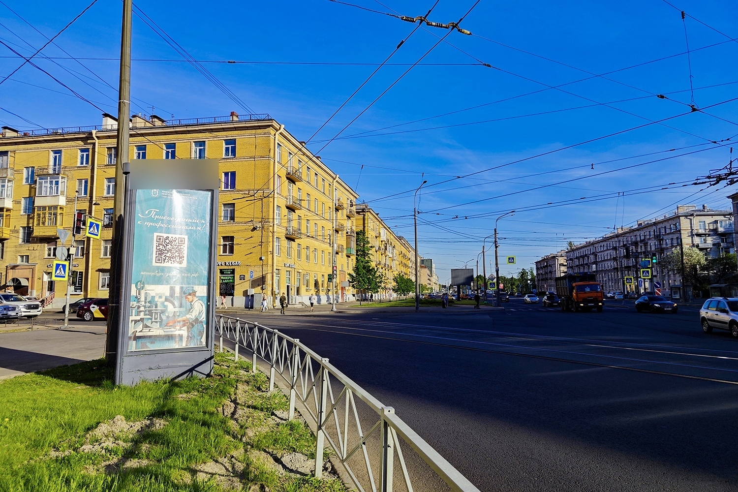 Фотография рекламного носителя, тип: Пиллар 3x1.4, адрес: Наличная ул., д.27 Х Малый В.О. пр-т., Санкт-Петербург, Россия. Сторона Б №687670