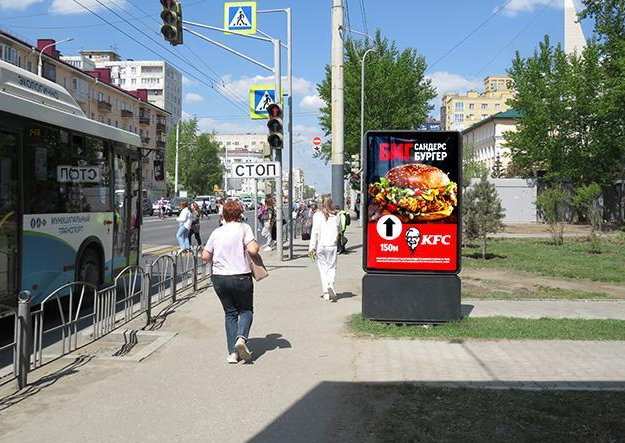 Фотография рекламного носителя, тип: Ситиформат 1.8x1.2, адрес: Красный путь ул., д.22, Омск, Омская область, Россия. Сторона А №197696