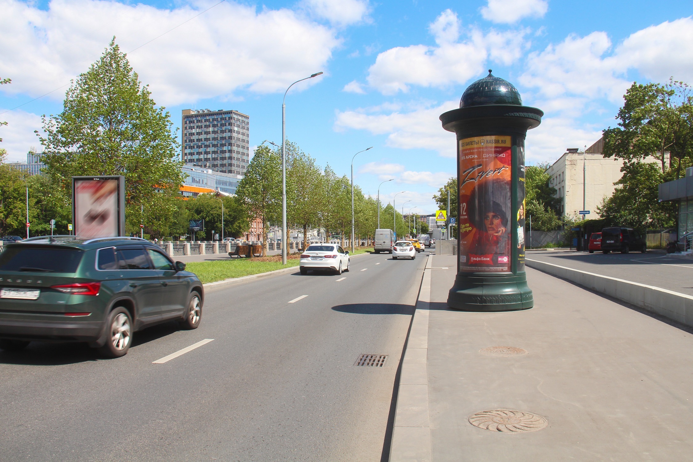 Фотография рекламного носителя, тип: Пиллар 3x1.4, адрес: Берниковская наб., ост. Берников пер., 2, Москва, Россия. Сторона А №999608