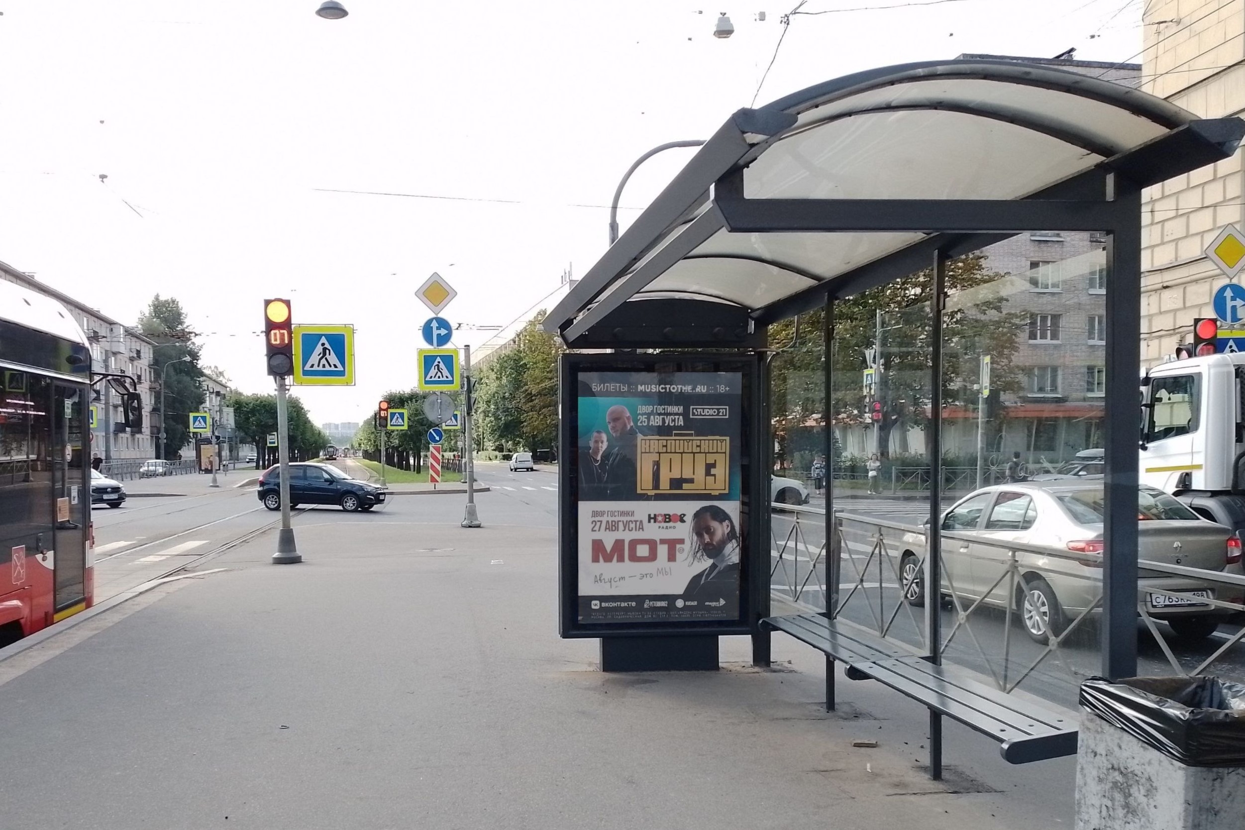 Фотография рекламного носителя, тип: Остановка 1.8x1.2, адрес: Новочеркасский пр-т. Х Таллинская ул., д.20, Санкт-Петербург, Россия. Сторона А №140334