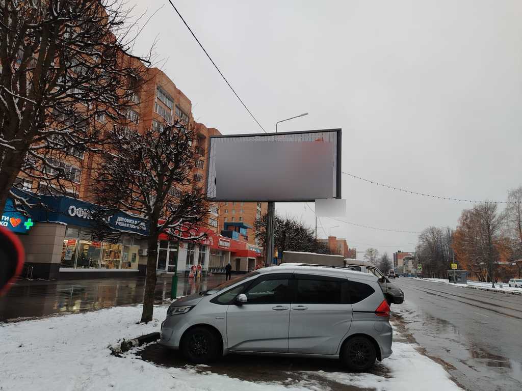 Фотография рекламного носителя, тип: Билборд 3x6, адрес: г. Дубна Проспект Боголюбова, д. 31, ТЦ БУМ с подсветом, Дубна, Московская область, Россия. Сторона Б1-Б3 №1330031
