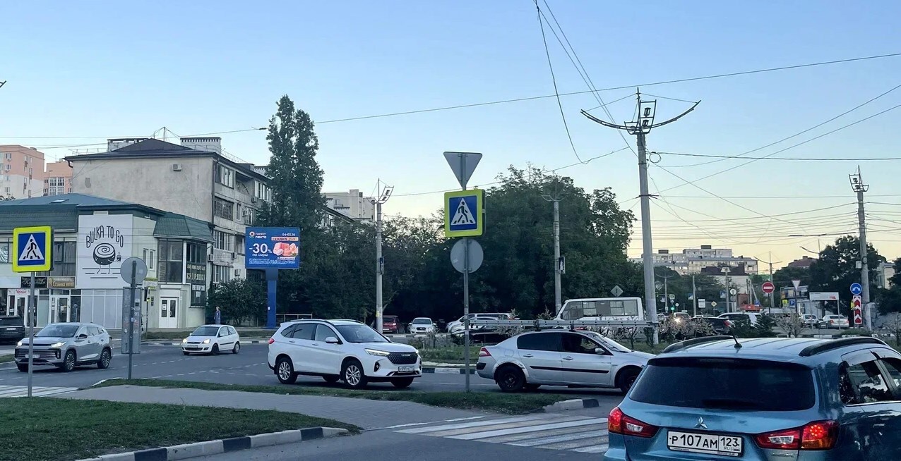 Фотография рекламного носителя, тип: Билборд 3x4, адрес: Видова ул. X Луначарского ул., Новороссийск, Краснодарский край, Россия. Сторона А1-А10 №1336843