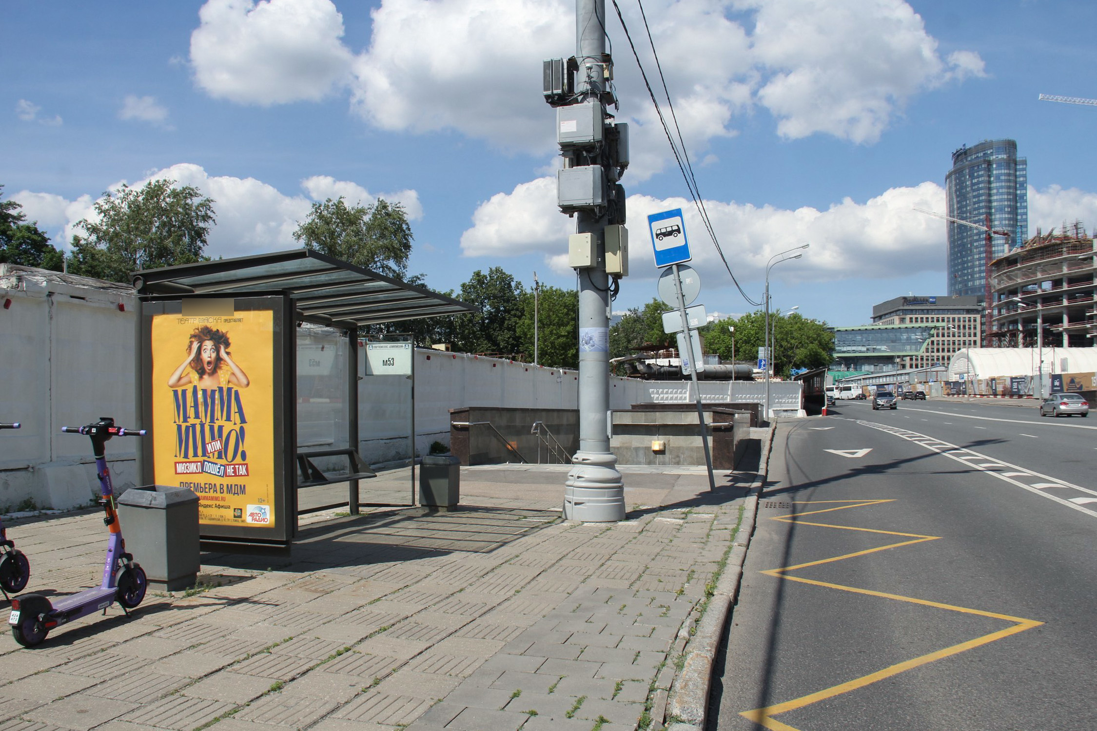 Фотография рекламного носителя, тип: Остановка 1.8x1.2, адрес: Олимпийский пр-т., Москва, Россия. Сторона Б №335483