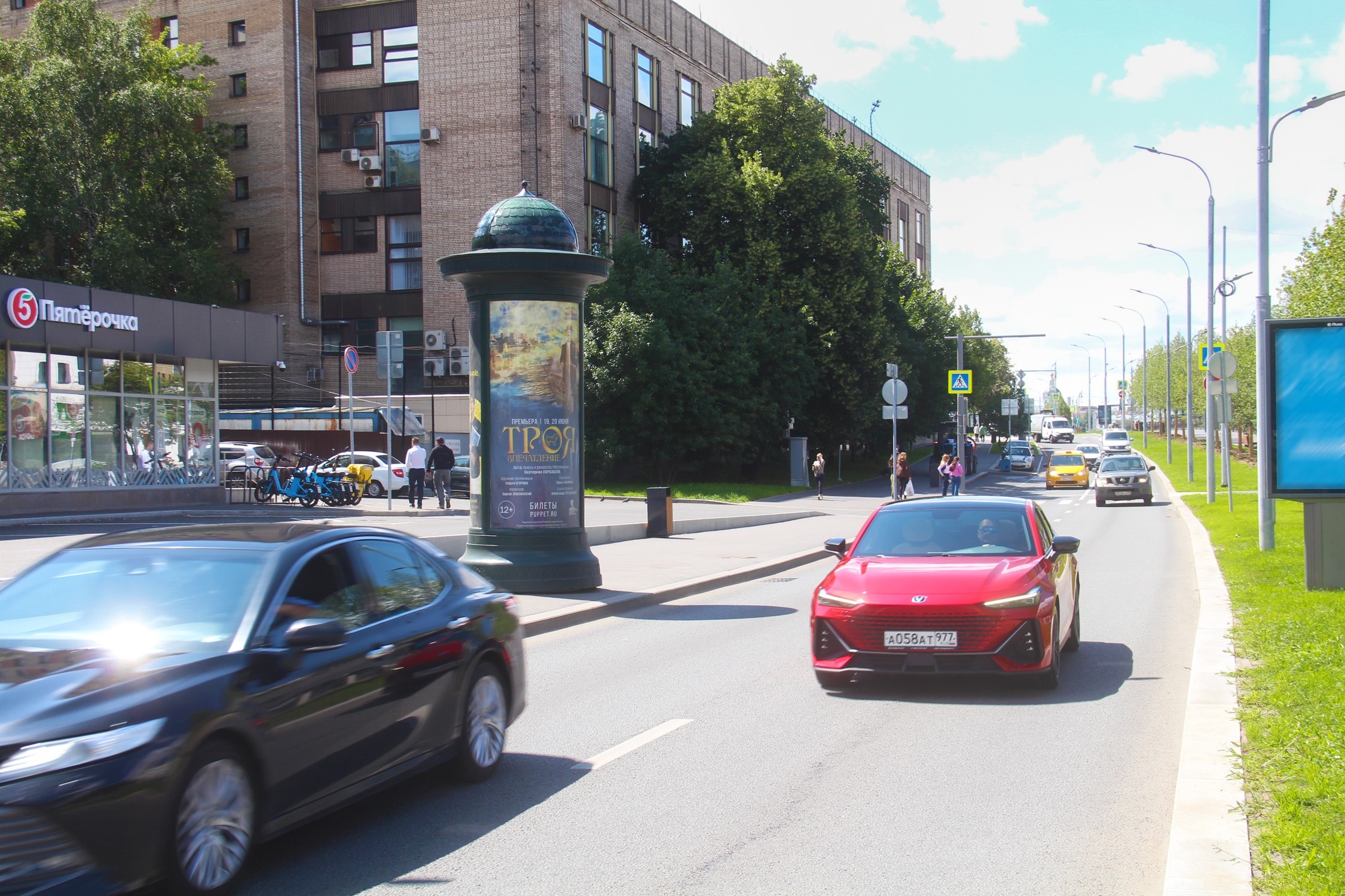 Фотография рекламного носителя, тип: Пиллар 3x1.4, адрес: Берниковская наб., ост. Берников пер., 2, Москва, Россия. Сторона Б №995373
