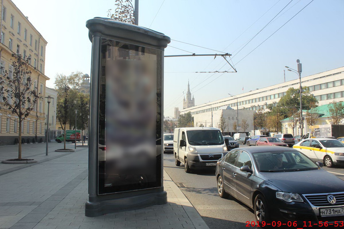 Фотография рекламного носителя, тип: Пиллар 3x1.4, адрес: Садовая-Кудринская ул., д.28/30, Москва, Россия. Сторона B1-B3 №262395