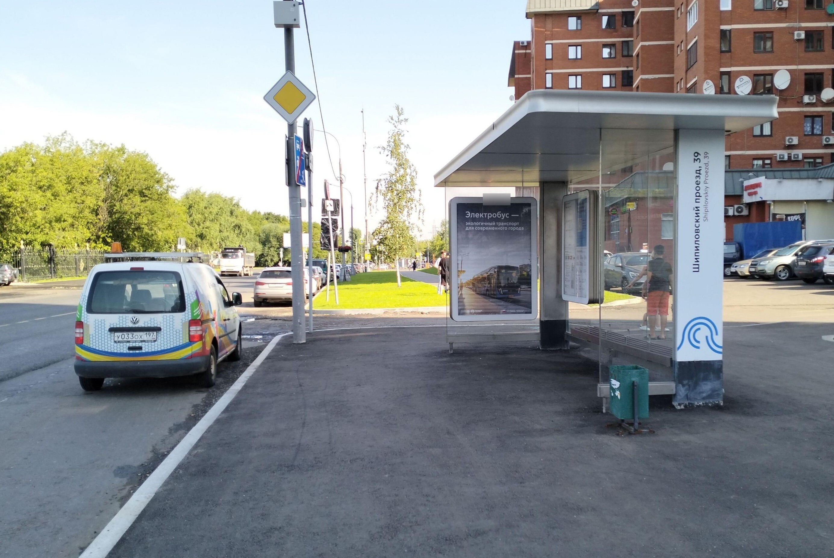 Фотография рекламного носителя, тип: Остановка 1.8x1.2, адрес: Шипиловский пр-зд, д.43, корп.1, поз.2, Москва, Россия. Сторона А №800727
