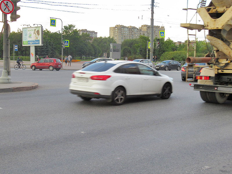 Фотография рекламного носителя, тип: Билборд 3x6, адрес: Косыгина пр-т. Х Передовиков ул., парк Малиновка, Санкт-Петербург, Россия. Сторона B №169038