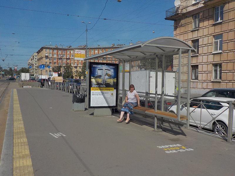 Фотография рекламного носителя, тип: Остановка 1.8x1.2, адрес: Новочеркасский пр-т., д.28, Санкт-Петербург, Россия. Сторона А №165008