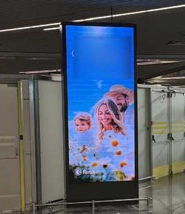 Фотография рекламного носителя, тип: Видеоэкран, адрес: Аэропорт «Адлер», Мира ул., д.50, Адлер, Краснодарский край, Россия. Сторона/вариант A №1348680