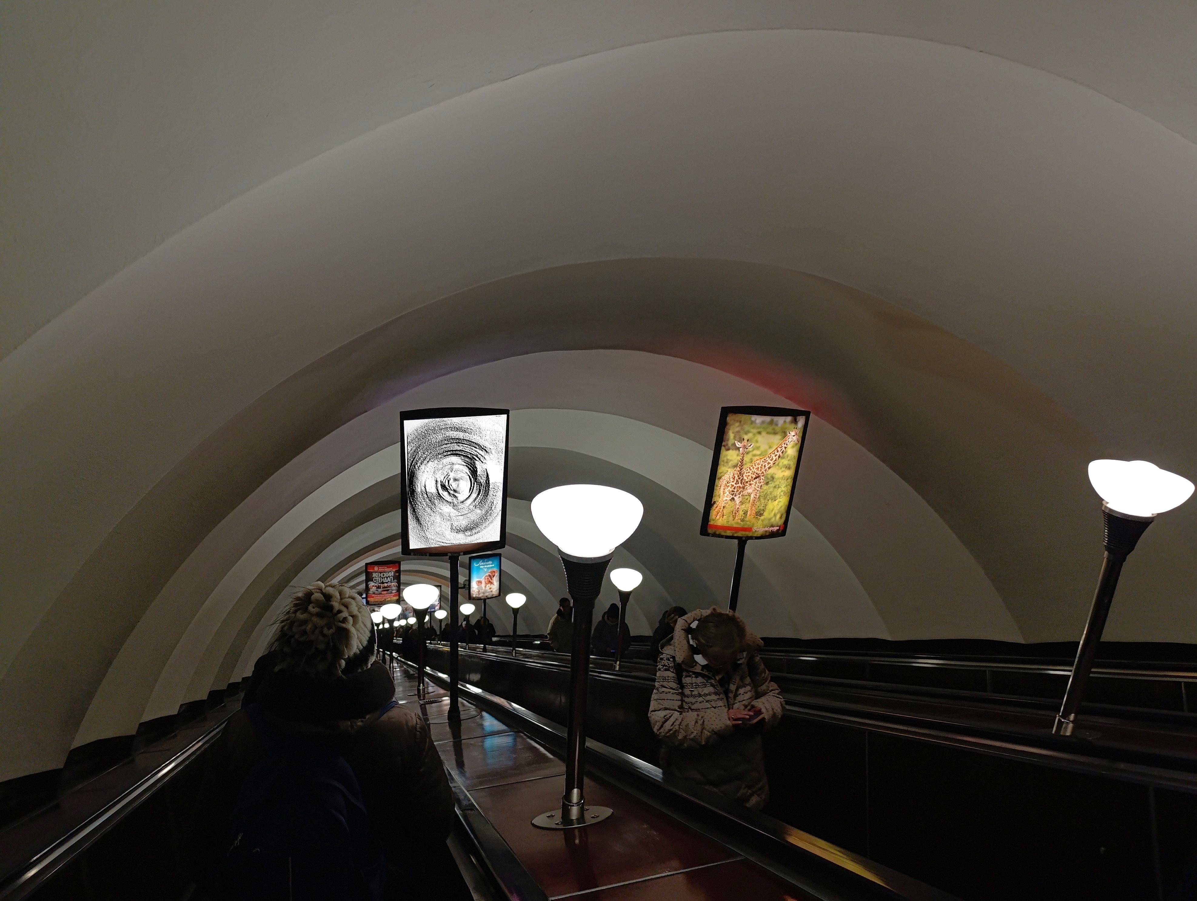 Фотография рекламного носителя, тип: Лайтбокс, адрес: Станция метро «Черная речка», линия Московско-Петроградская, Санкт-Петербург, Россия. Сторона/вариант Б №1606048