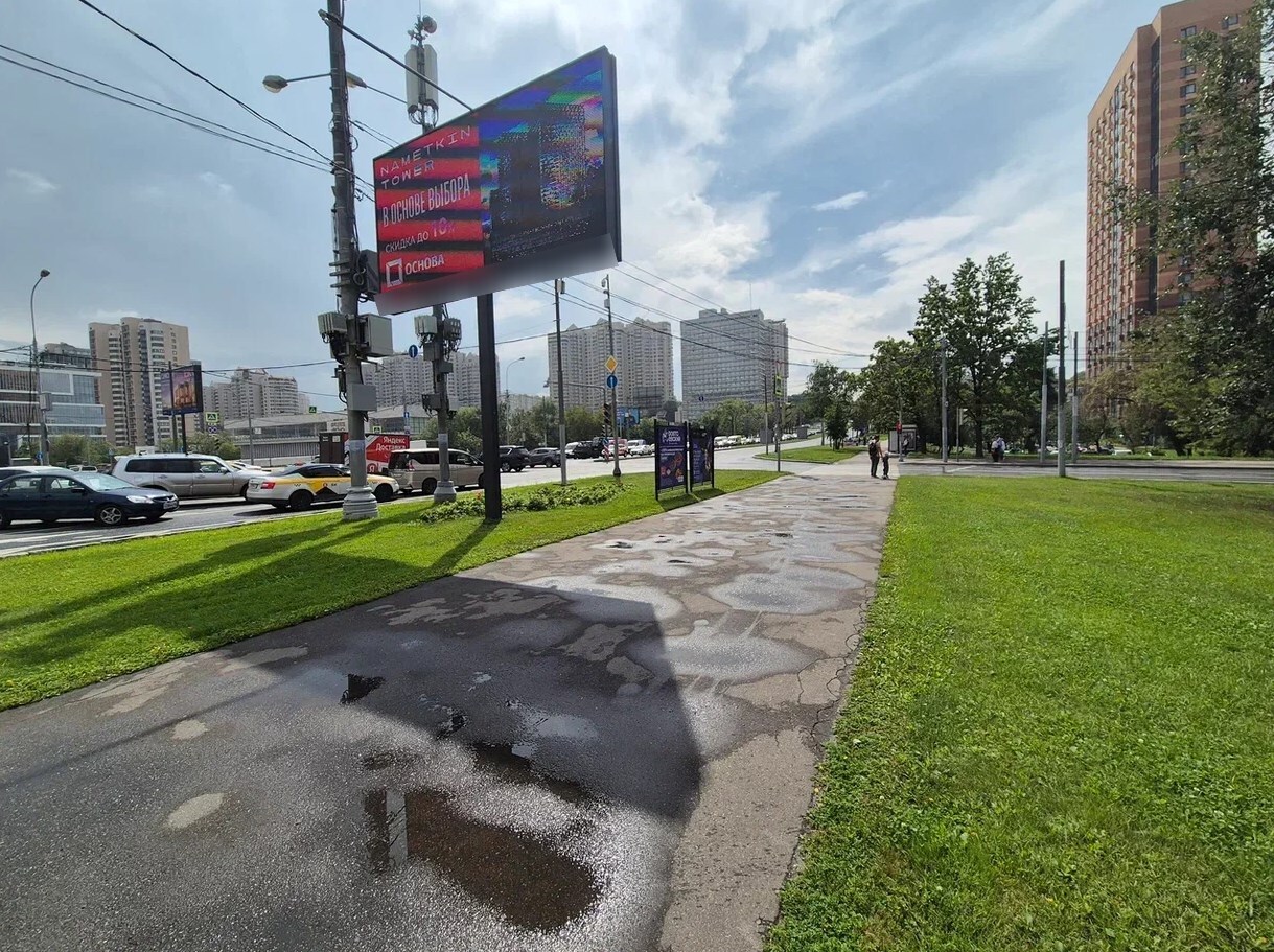 Фотография рекламного носителя, тип: Афиша 1.75x1.8, адрес: Профсоюзная ул. Х Нахимовский пр-т., поз.2, стенд 2, Москва, Россия. Сторона B №1371442