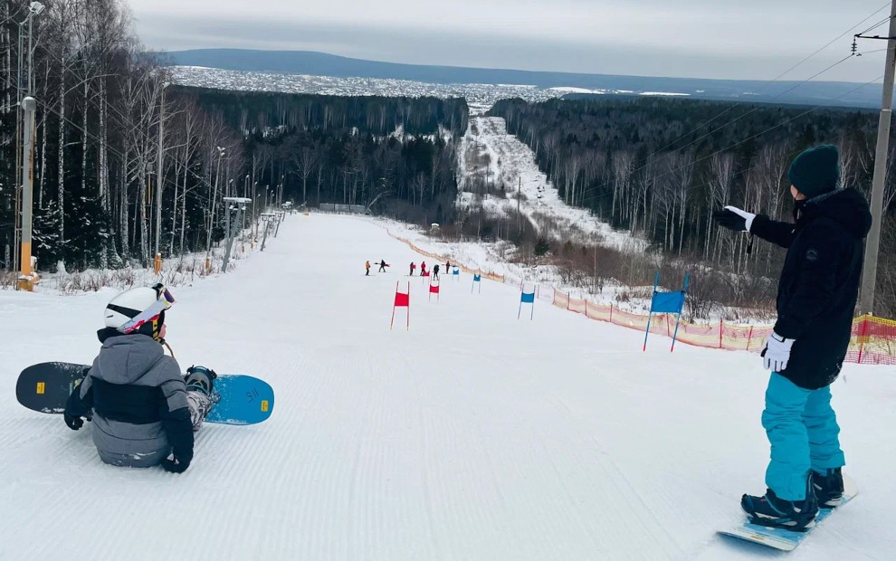 Фотография рекламного носителя, тип: Билборд 3x6, адрес: Билимбаевский тракт, д.1, 6 000м, Первоуральск, Свердловская область, Россия. Сторона С №1398327