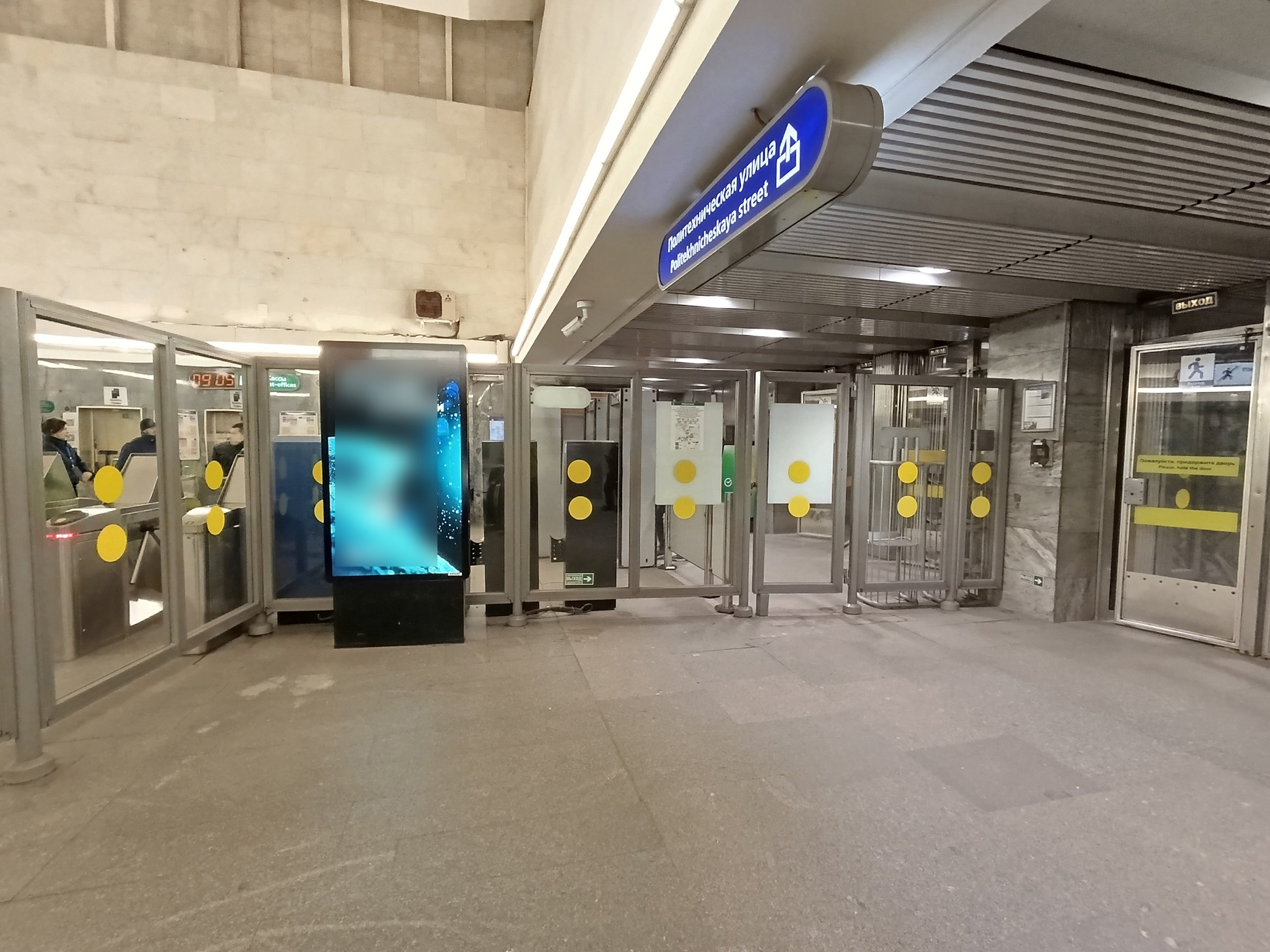 Фотография рекламного носителя, тип: Видеоэкран, адрес: Станция метро «Площадь Мужества», линия Кировско-Выборгская, Санкт-Петербург, Россия. Сторона/вариант A №1056833