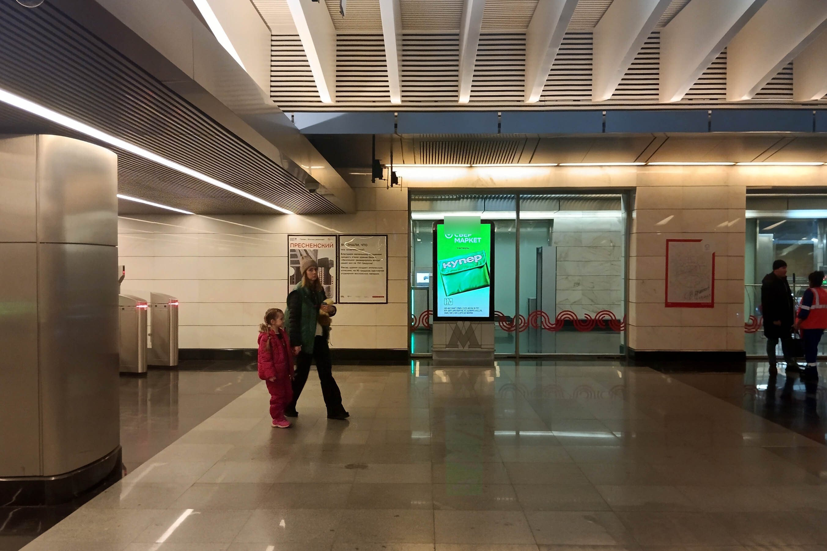 Фотография рекламного носителя, тип: Видеоэкран, адрес: Станция метро «Деловой центр», линия Большая кольцевая, Москва, Россия. Сторона/вариант А1 №1420083