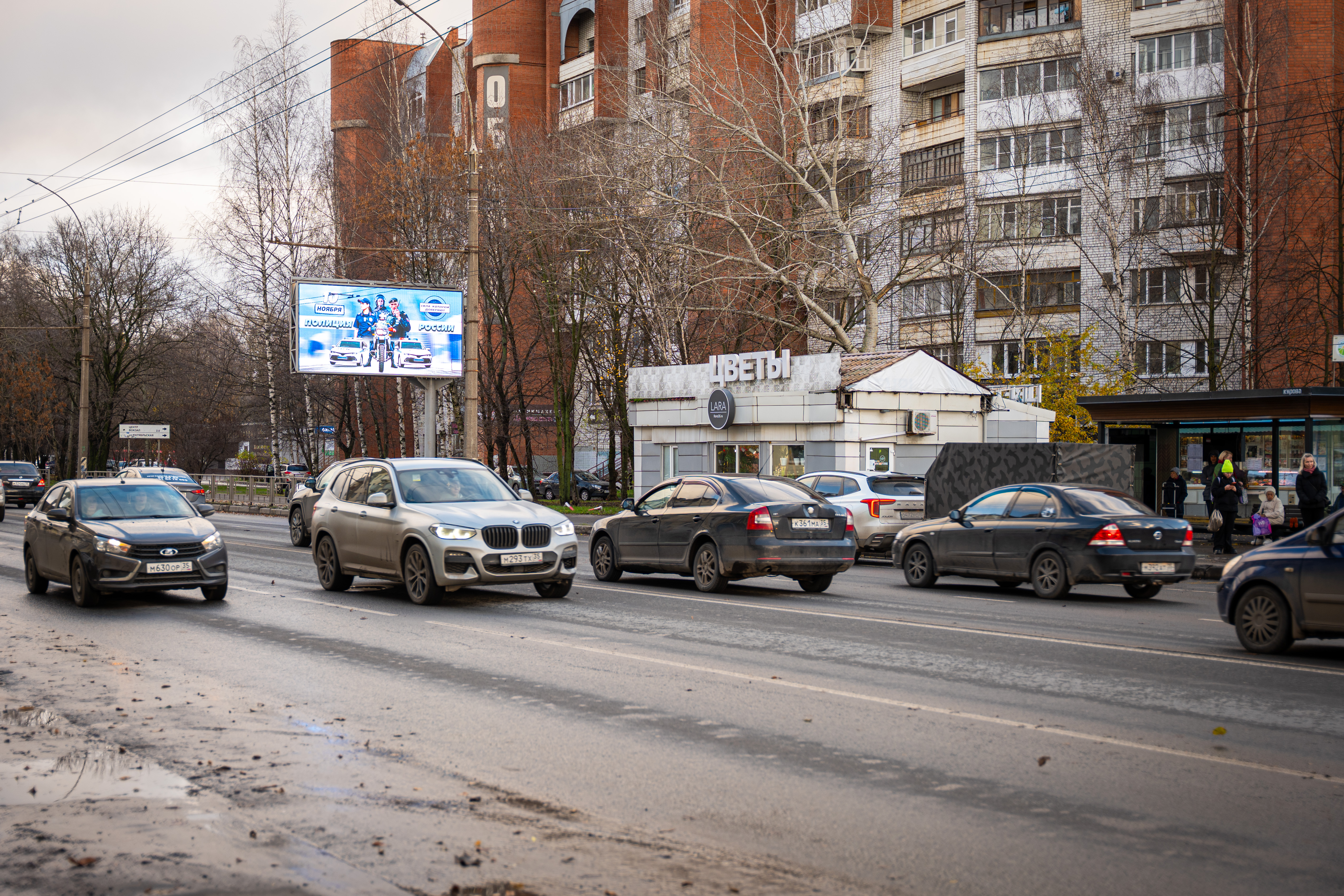 Фотография рекламного носителя, тип: Билборд 3x6, адрес: Ленинградская ул. Х Кирова ул., поз.2, Вологда, Вологодская область, Россия. Сторона A1-A3 №643227