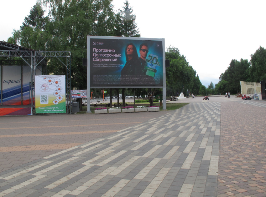 Фотография рекламного носителя, тип: Нестандартный билборд, адрес: Строителей б-р., д.28, Кемерово, Кемеровская область, Россия. Сторона A1-A10 №813105