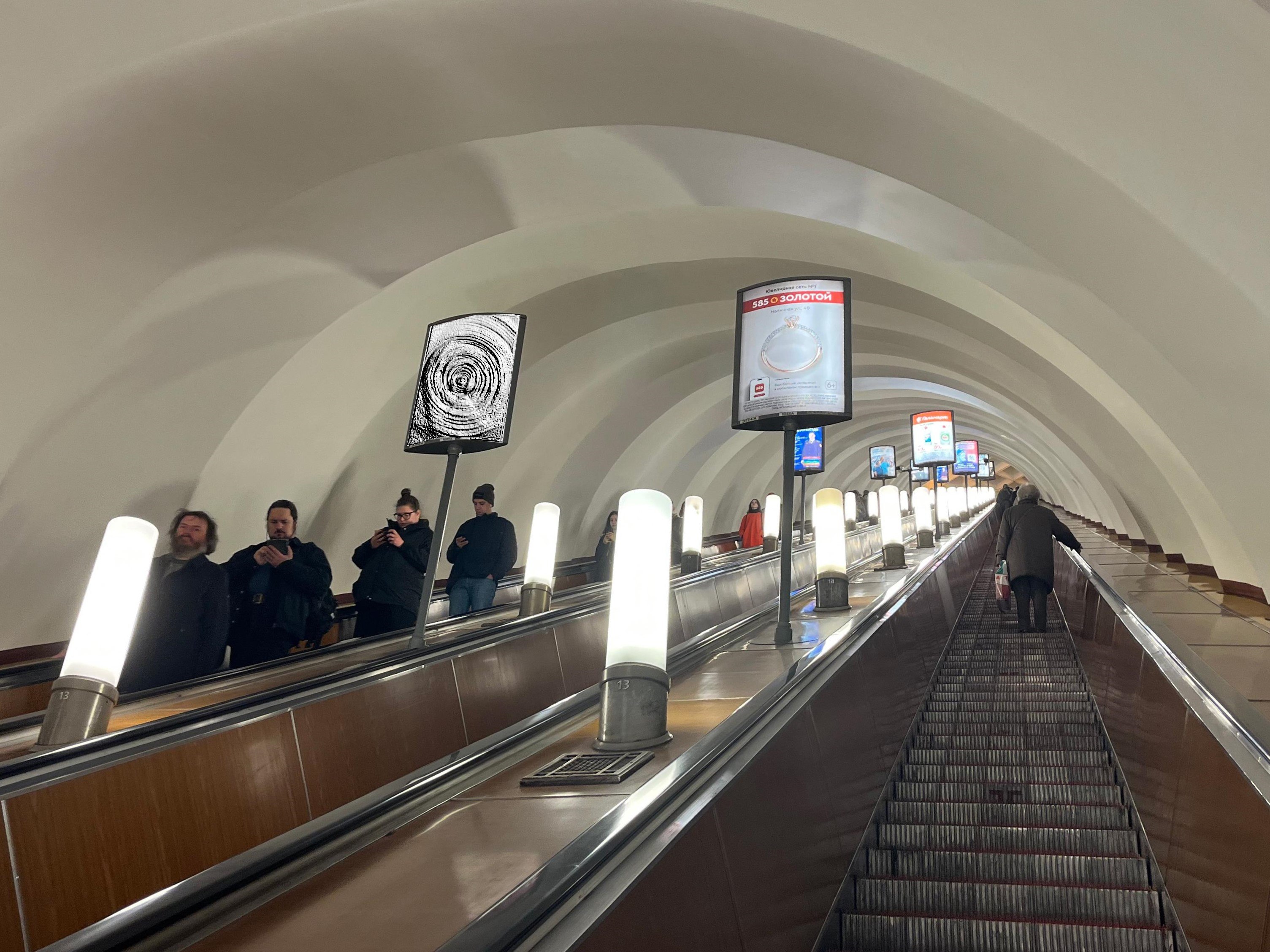 Фотография рекламного носителя, тип: Лайтбокс, адрес: Станция метро «Приморская», линия Невско-Василеостровская, Санкт-Петербург, Россия. Сторона/вариант А №1606233