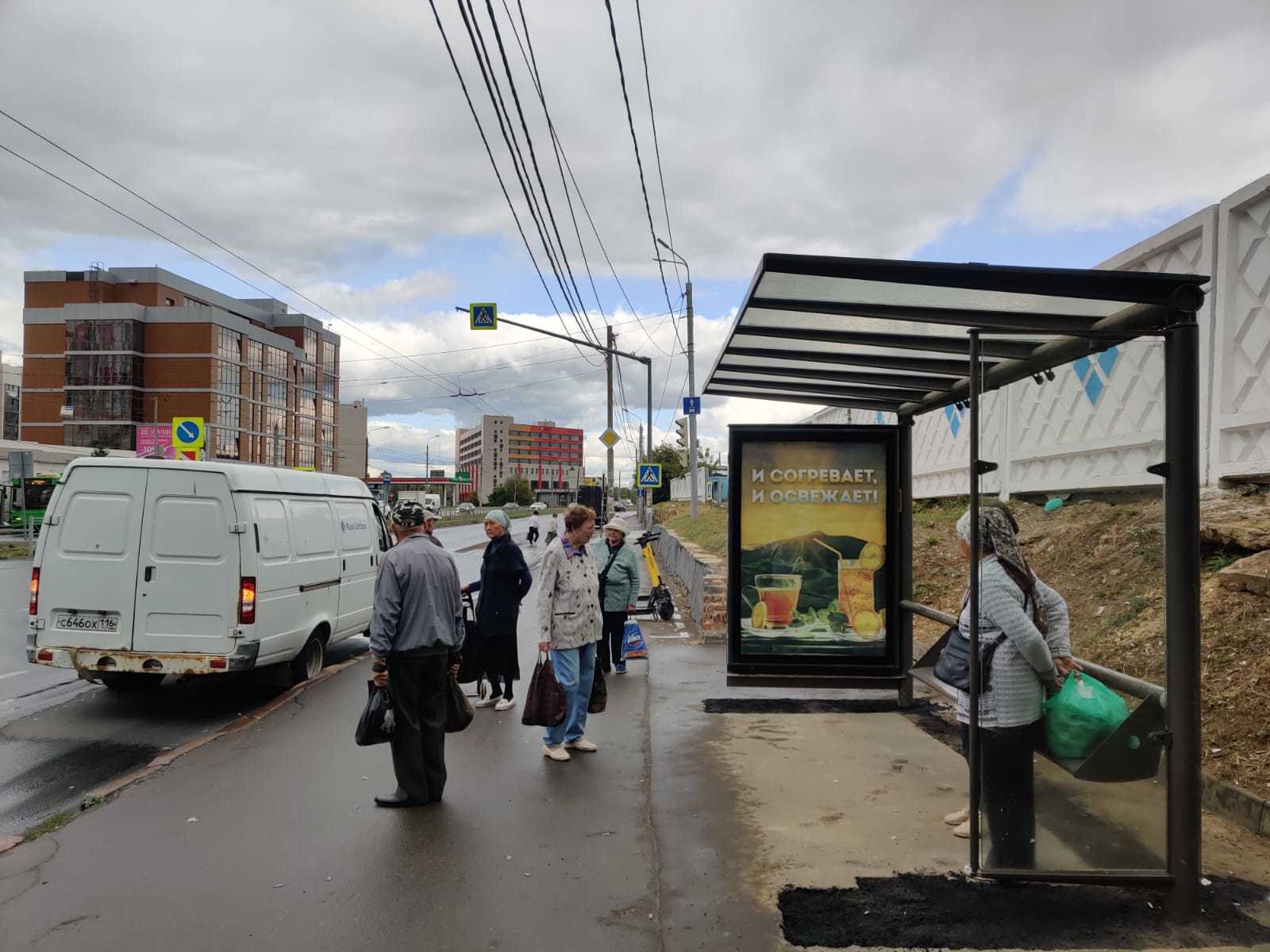 Фотография рекламного носителя, тип: Остановка 1.8x1.2, адрес: Гвардейская ул., д.59, Казань, Республика Татарстан, Россия. Сторона А1-А5 №1326571