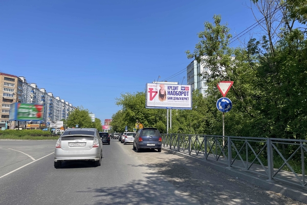 Фотография рекламного носителя, тип: Билборд 3x6, адрес: Красного Знамени пр-т., д.107, Владивосток, Приморский край, Россия. Сторона А №154024