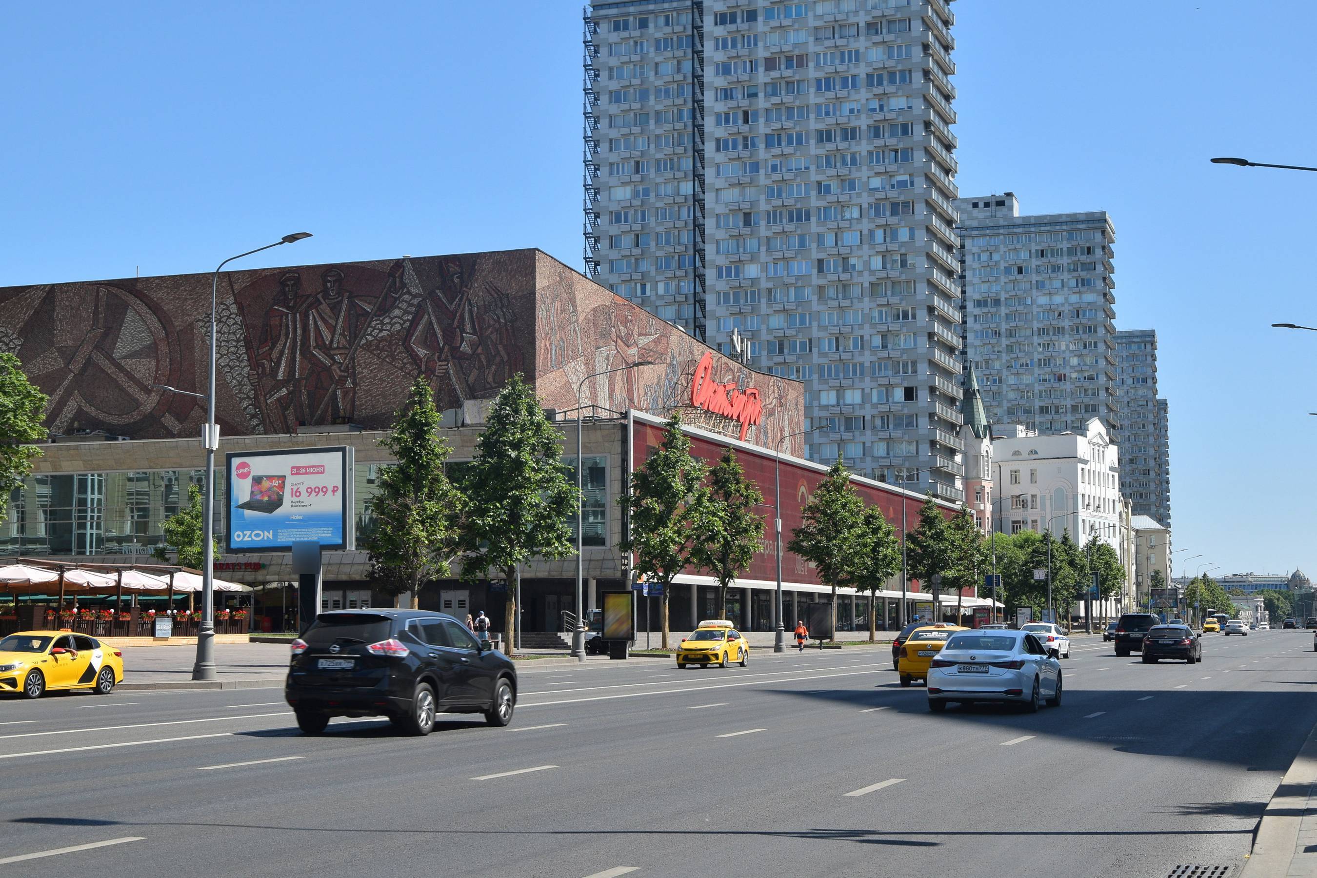 Фотография рекламного носителя, тип: Ситиборд 2.7x3.7, адрес: Арбат Н. ул., д.26, Москва, Россия. Сторона Б1-Б5 №566220