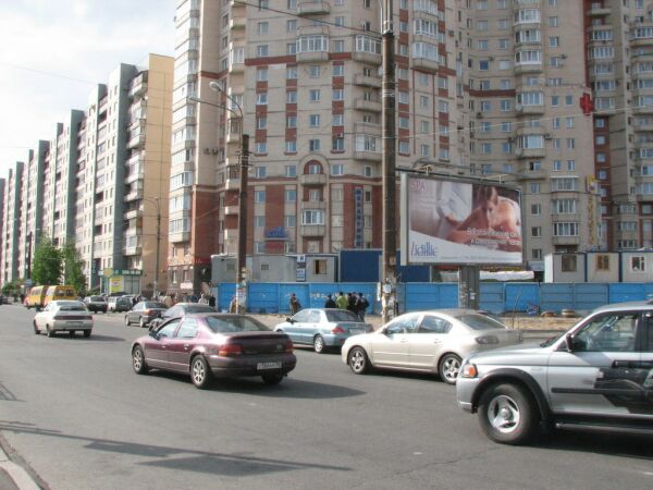 Фотография рекламного носителя, тип: Билборд 3x6, адрес: Ильюшина ул., д.1 Х Комендантская пл., Санкт-Петербург, Россия. Сторона А1 №129431