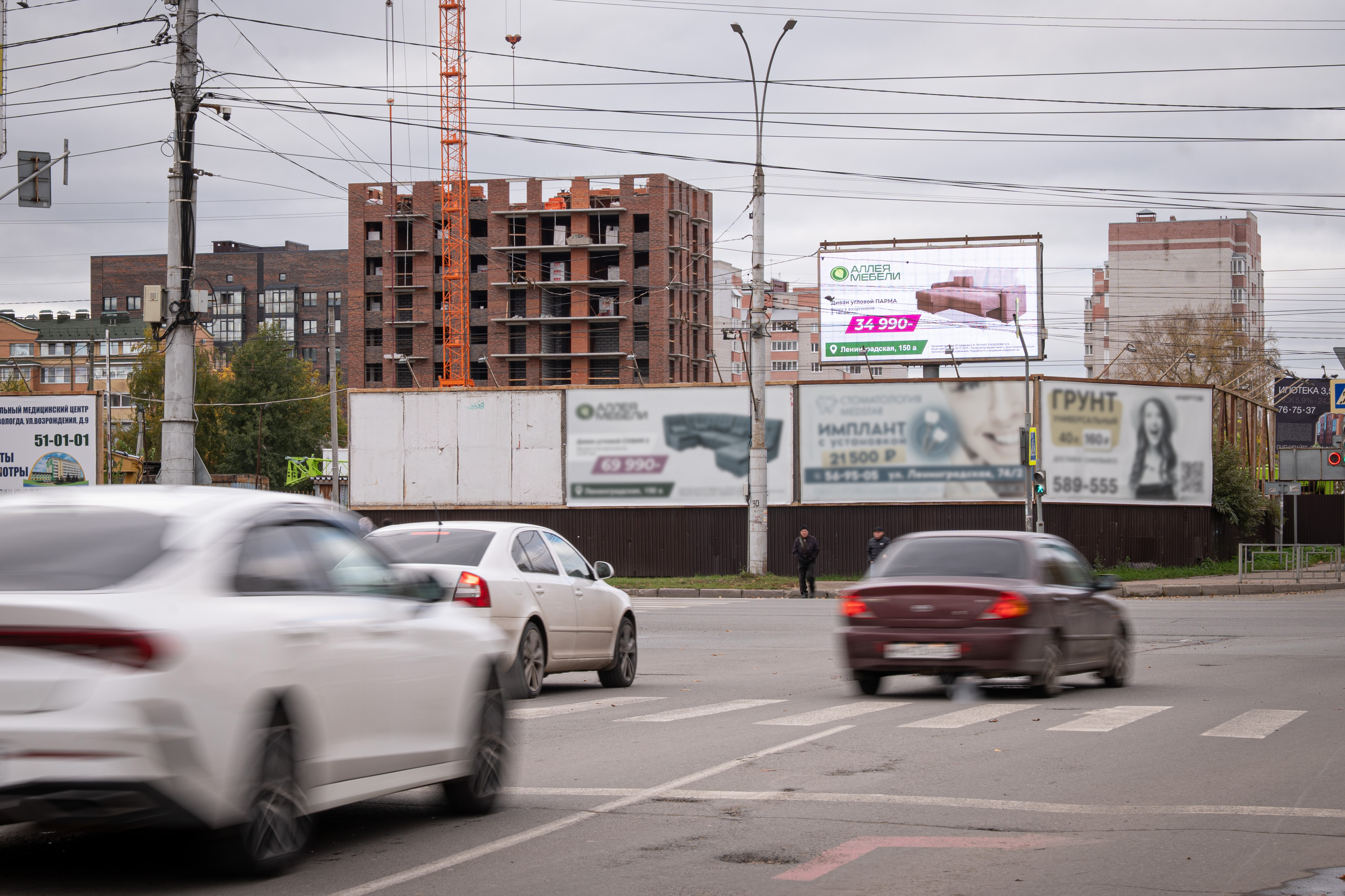 Фотография рекламного носителя, тип: Билборд 3x6, адрес: Ленинградская ул. Х Петина ул., поз.1, Вологда, Вологодская область, Россия. Сторона A1 №642877
