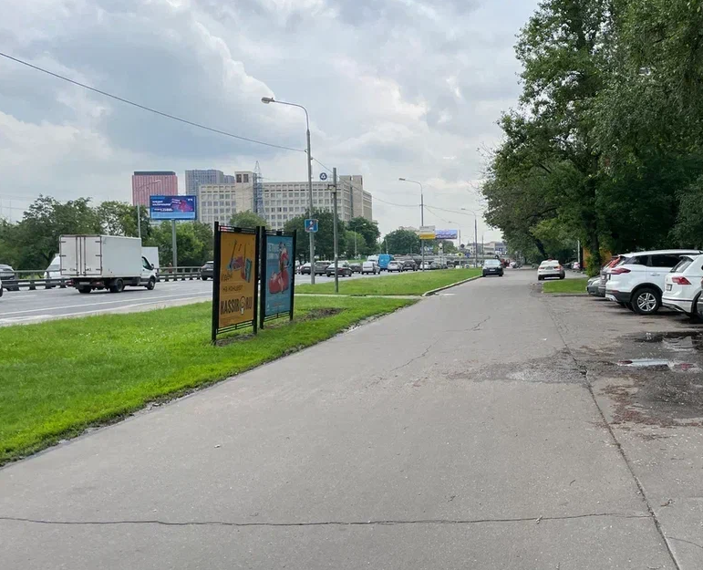 Фотография рекламного носителя, тип: Афиша 1.75x1.8, адрес: Дмитровское ш., д.5, поз.1, стенд 1, Москва, Россия. Сторона B №865156