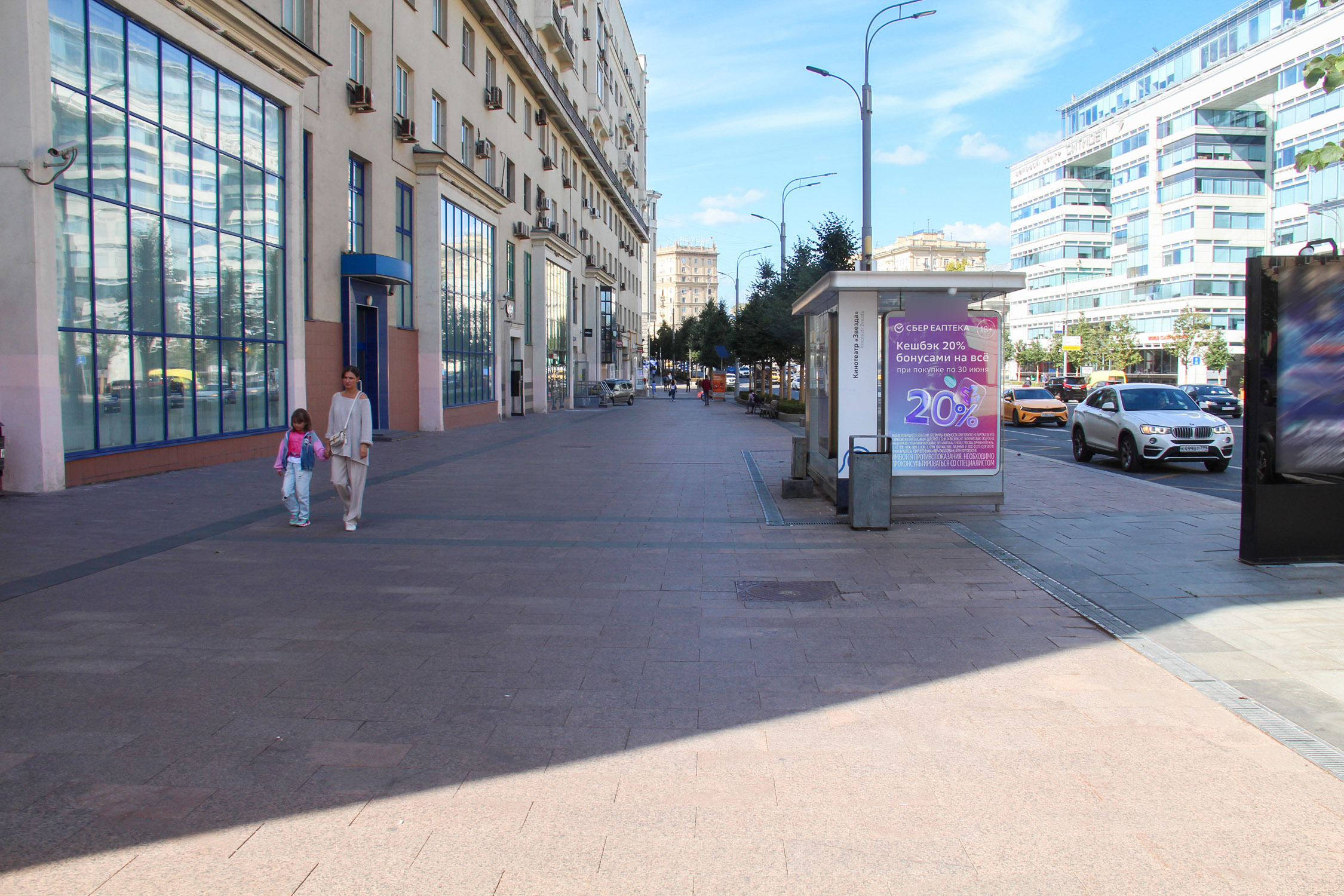 Фотография рекламного носителя, тип: Остановка 1.8x1.2, адрес: Земляной Вал ул., д.16, Москва, Россия. Сторона Б1 №927347