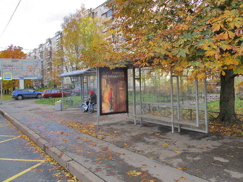 Фотография рекламного носителя, тип: Остановка 1.8x1.2, адрес: Испытателей пр-т., д.8, корп.1, Санкт-Петербург, Россия. Сторона А №165600