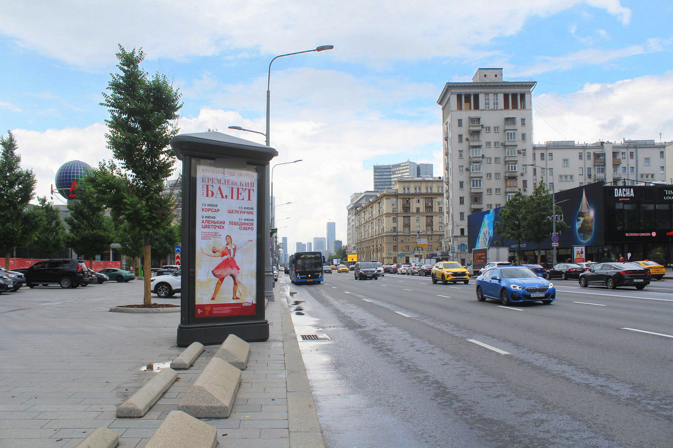 Фотография рекламного носителя, тип: Пиллар 3x1.4, адрес: Арбат Н. ул., д.21, Москва, Россия. Сторона Б1-Б3 №329549