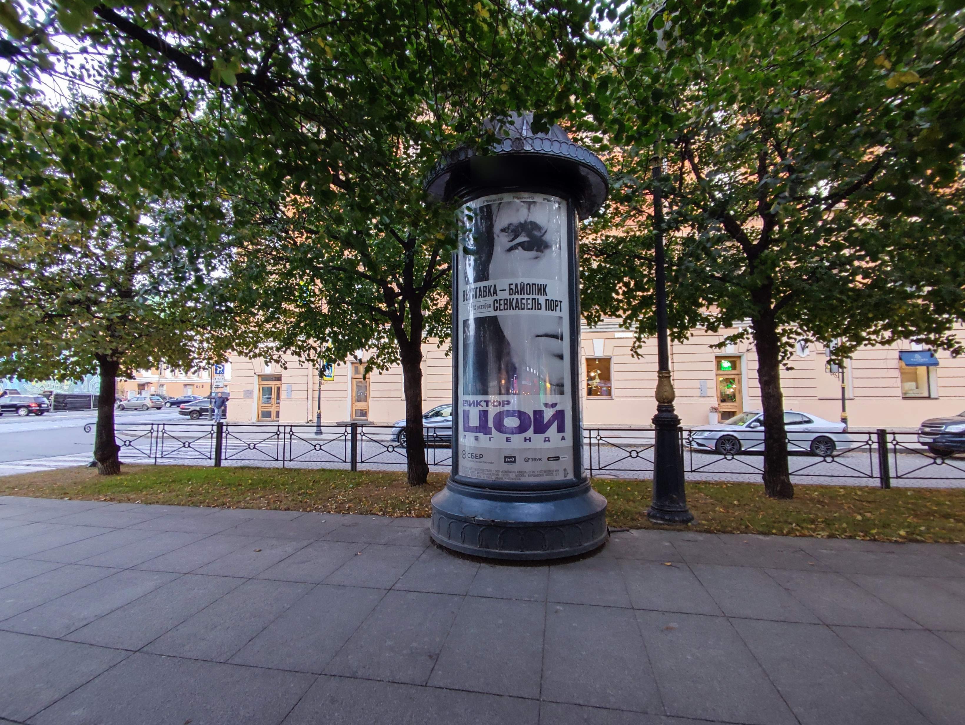 Фотография рекламного носителя, тип: Пиллар 3x1.4, адрес: Большая Конюшенная ул., д.2 Х Конюшенная пл., Санкт-Петербург, Россия. Сторона С №629628