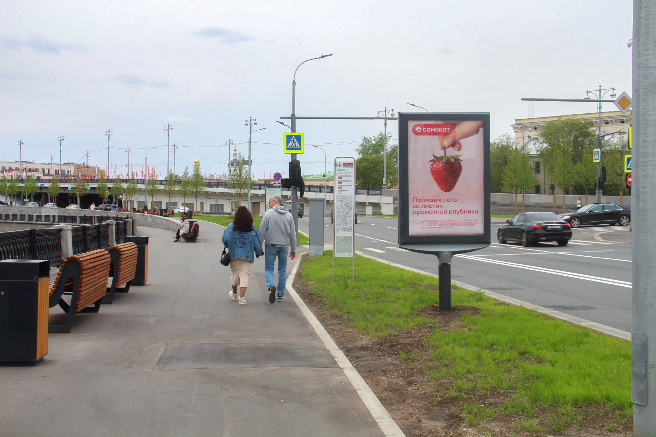 Фотография рекламного носителя, тип: Ситиформат 1.8x1.2, адрес: Устьинская наб., поз.2, Москва, Россия. Сторона А1-А5 №859030