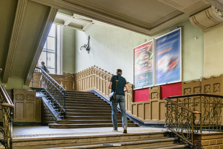 Фотография рекламного носителя, тип: Постер/баннер, адрес: ЖД вокзал «Витебский», Загородный пр-т., д.52А, Санкт-Петербург, Россия. Сторона/вариант А №991137