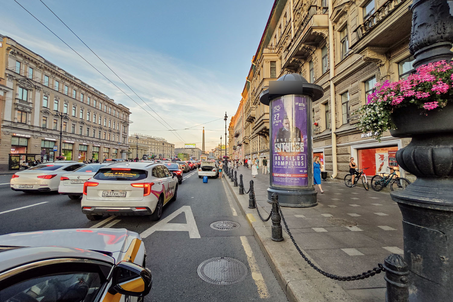 Фотография рекламного носителя, тип: Пиллар 3x1.4, адрес: Невский пр-т., д.79 Х Пушкинская ул., Санкт-Петербург, Россия. Сторона А №540873