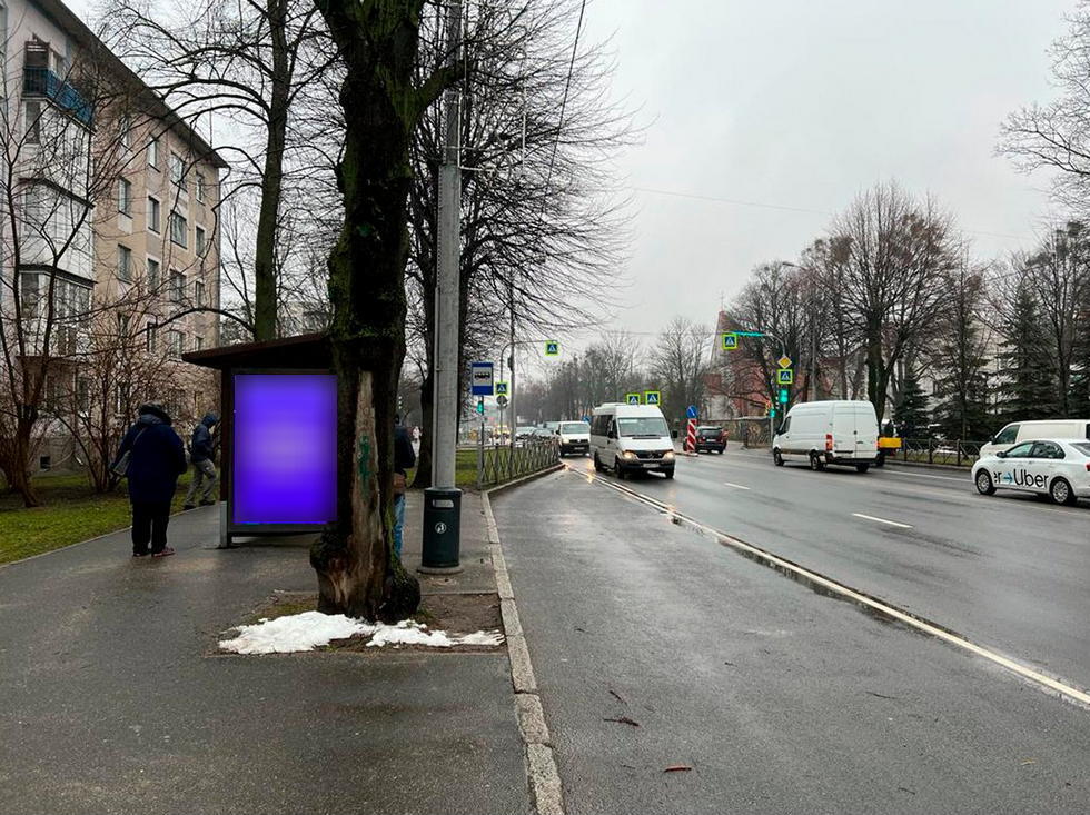 Фотография рекламного носителя, тип: Остановка 1.8x1.2, адрес: Александра Невского ул., ост. Л.Толстого, поз.1, Калининград, Калининградская область, Россия. Сторона Б №1030072