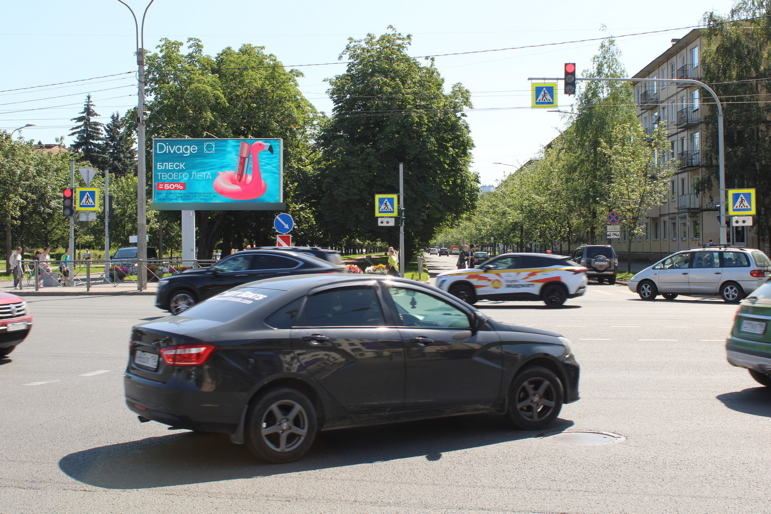 Фотография рекламного носителя, тип: Билборд 3x6, адрес: Шаумяна пр-т., д.39 Х Заневский пр-т., Санкт-Петербург, Россия. Сторона А51 №121338